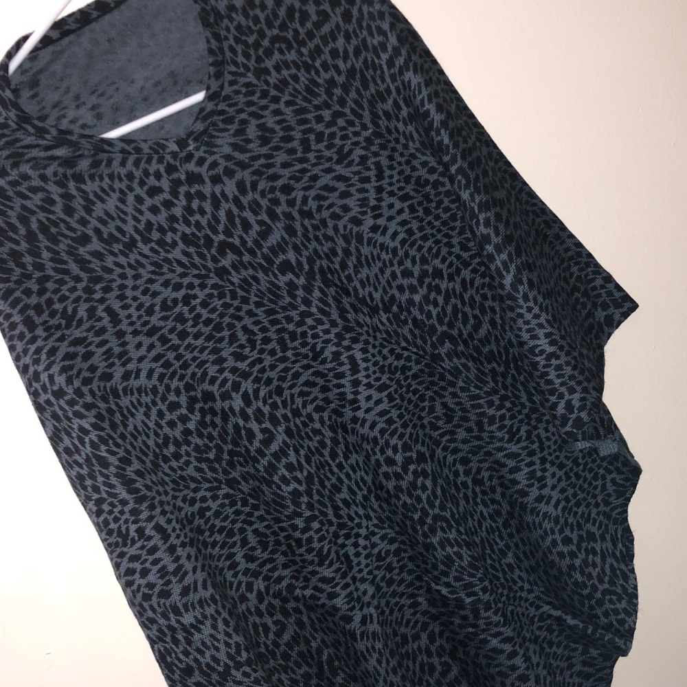 PONCHO SWEATER